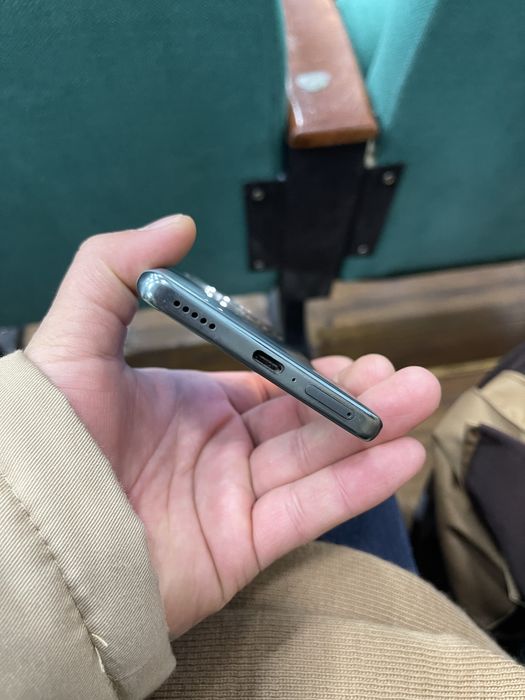 Продается Honor X9B ОЗУ 8+8/256gb состояние идеальное коробка имеется.