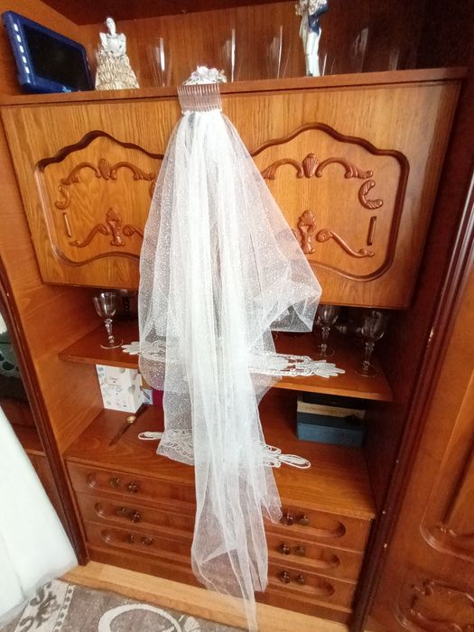 Rochie mireasa  + cerc si voal