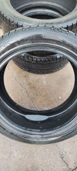 Продам резину  235/45/17