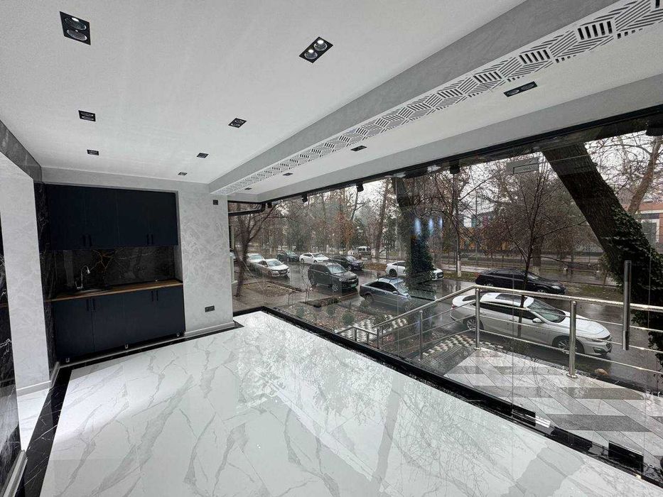 Коммерция на 1-й линии | ЦУМ | 100 м² | 2 600 $