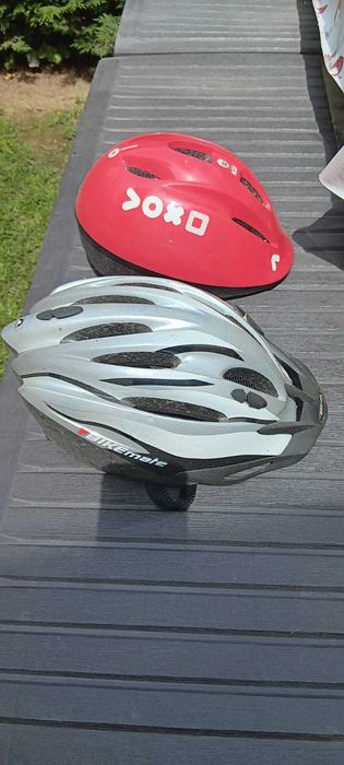 Skateboard-uri si casti de bicicleta