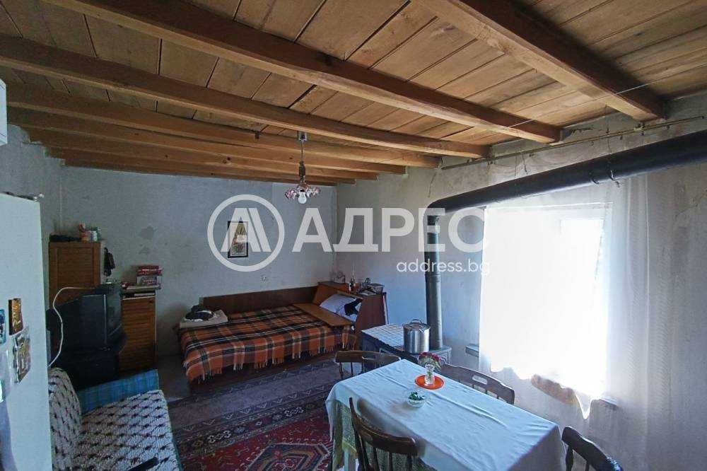 Продава се Къща в с. Побит камък, Област Разград - 100 кв.м за 204 €/кв.м - Снимка #2