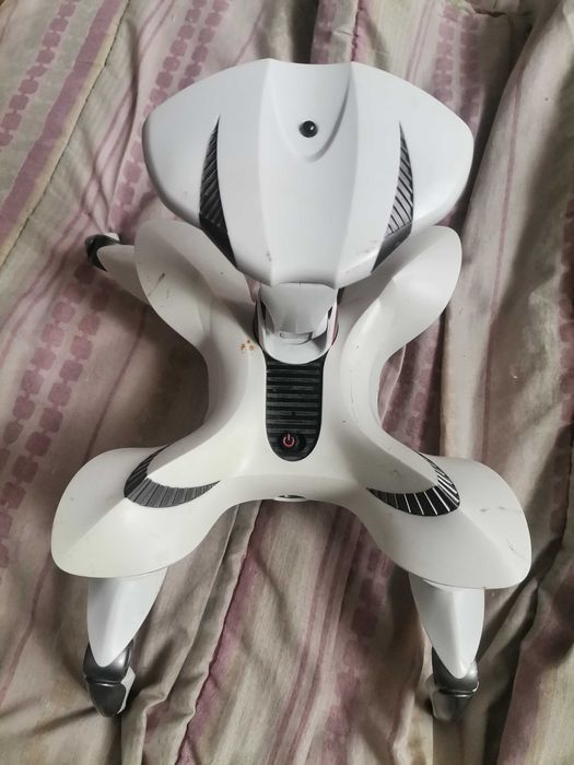Robot WowWee Roboquad perfect funcțional