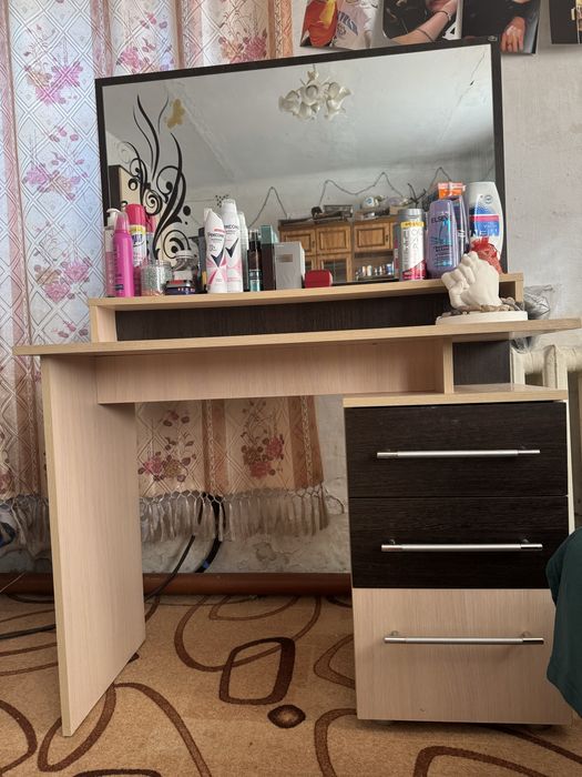 Продам косметический стол