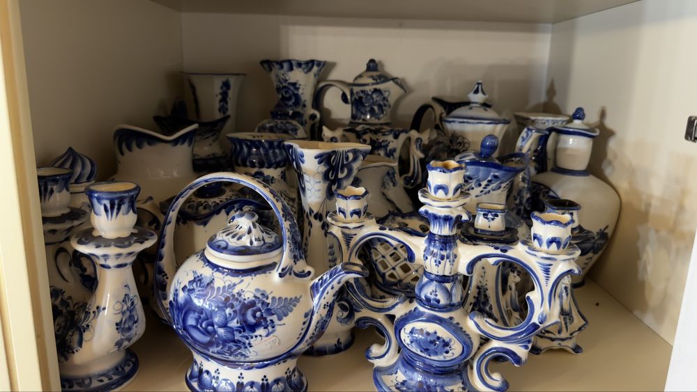 Продам сувениры и посуду Гжель