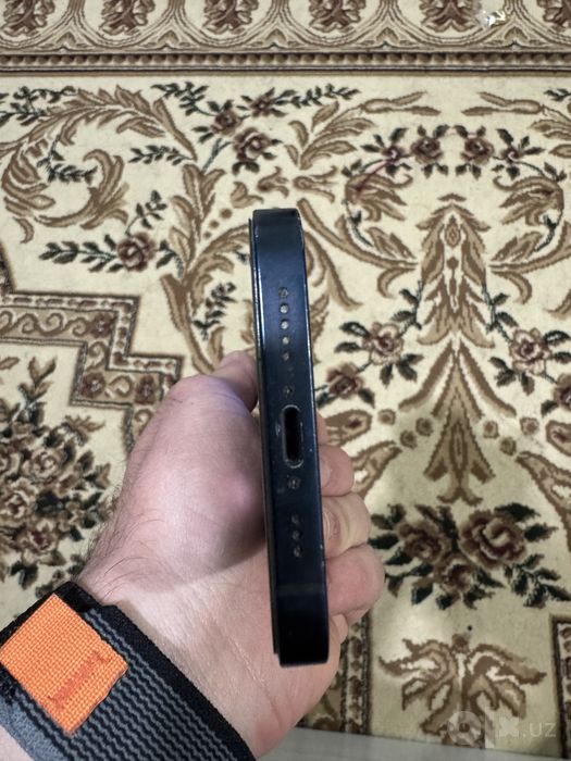 iPhone 12 o’zi ochilmagan