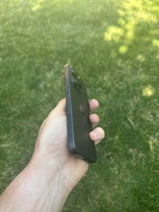 Iphone 15 pro liber de retea