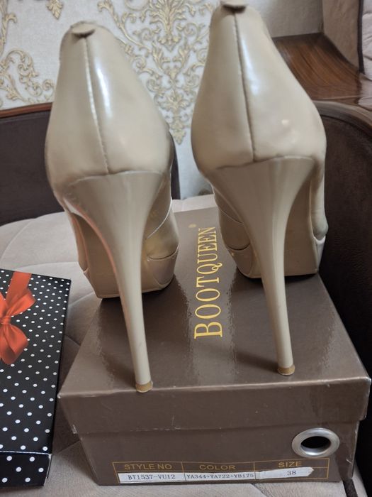 Туфли на высоком каблуке