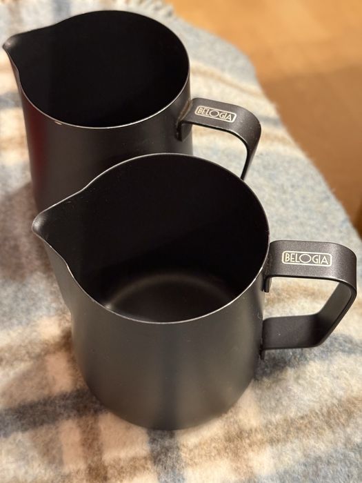 Комплект за бариста: кани за мляко Belogia и микрофибърни кърпи - кафе