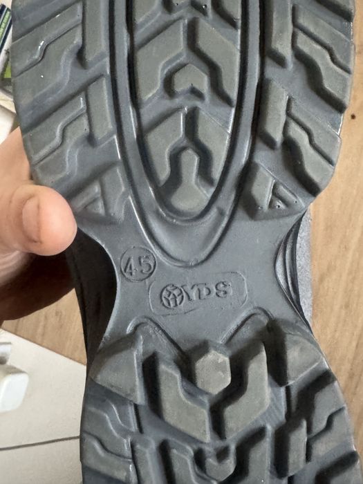 Продам рабочие ботинки