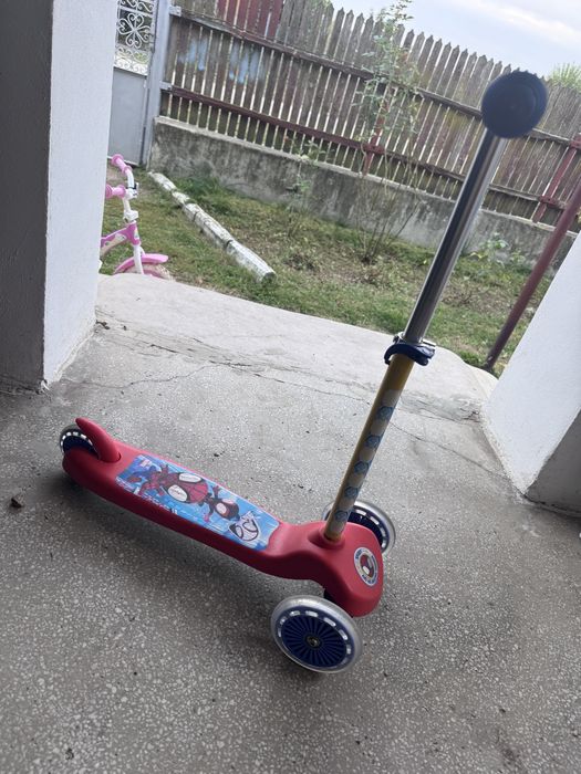 Trotineta Spiderman cu 3 roti