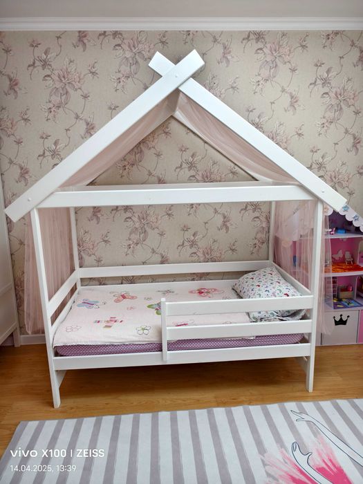 Детская кровать домик