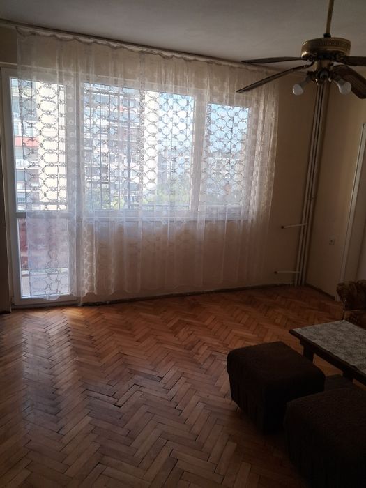 Дава се под наем Двустаен апартамент в Разград, Център - 75 кв.м за 204 € - Снимка #1