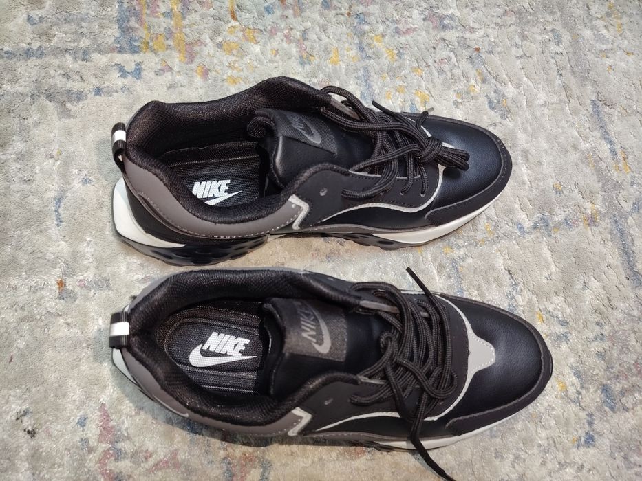 Продам новые кроссовки