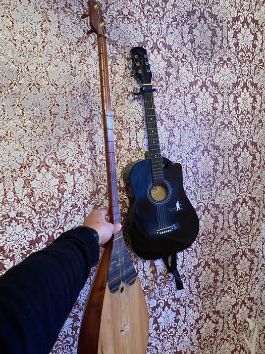 Гитара И домбыра