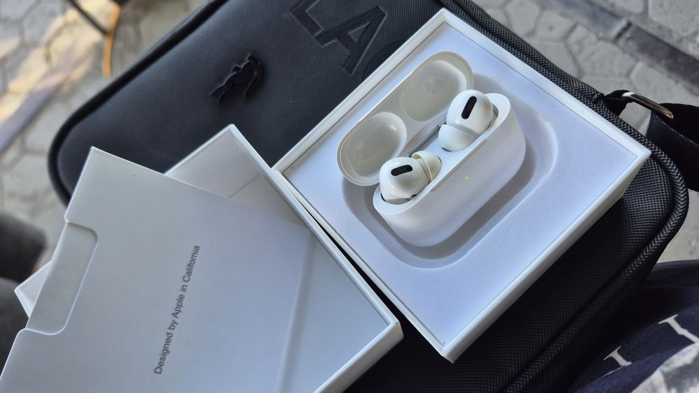 Продам наушники airpods pro оригинал