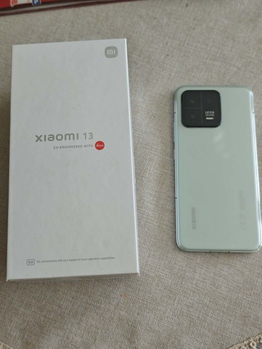 Телефон Xiaomi 13