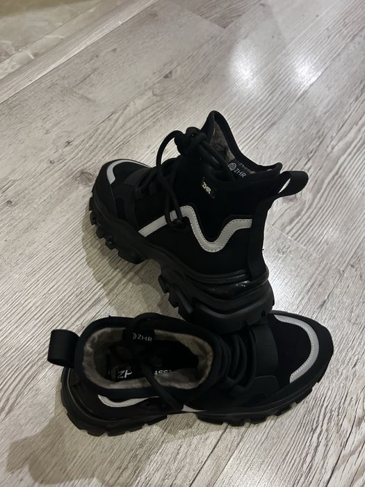 Кросовки женские 37 р