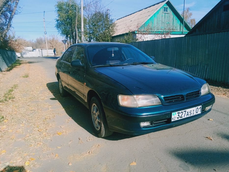 Продам машину Тойота Карина