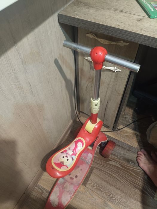 Продам пакет вещей, обувь и самокат