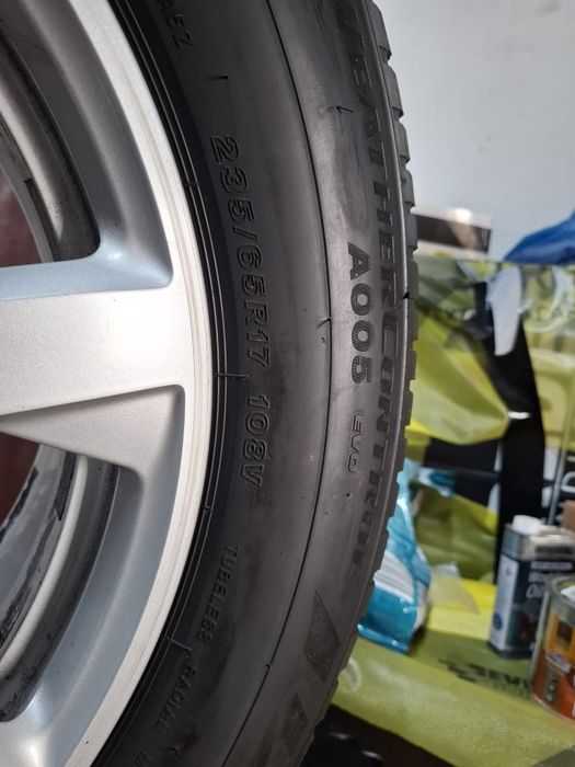 De vinzare 4roti audi q5 cu anvelope Bridgestone  M+S  in stare perfecta  pret, 520€