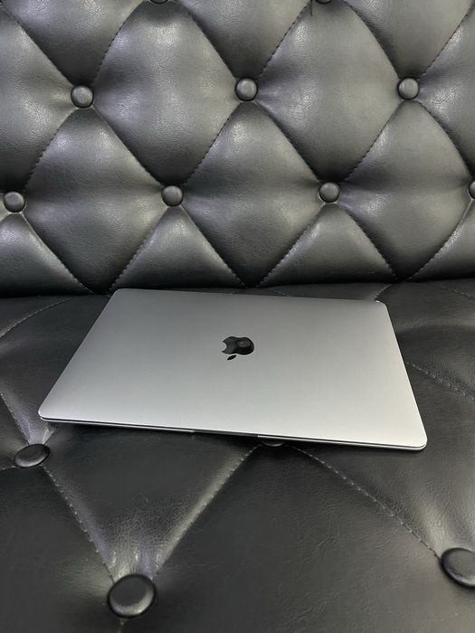 Apple MacBook Air M1 2020 года в плохом состояние