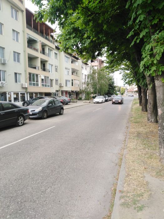 Давам под наем Паркоместа в подземния Паркинг в к-с  "ГРАДИНА"