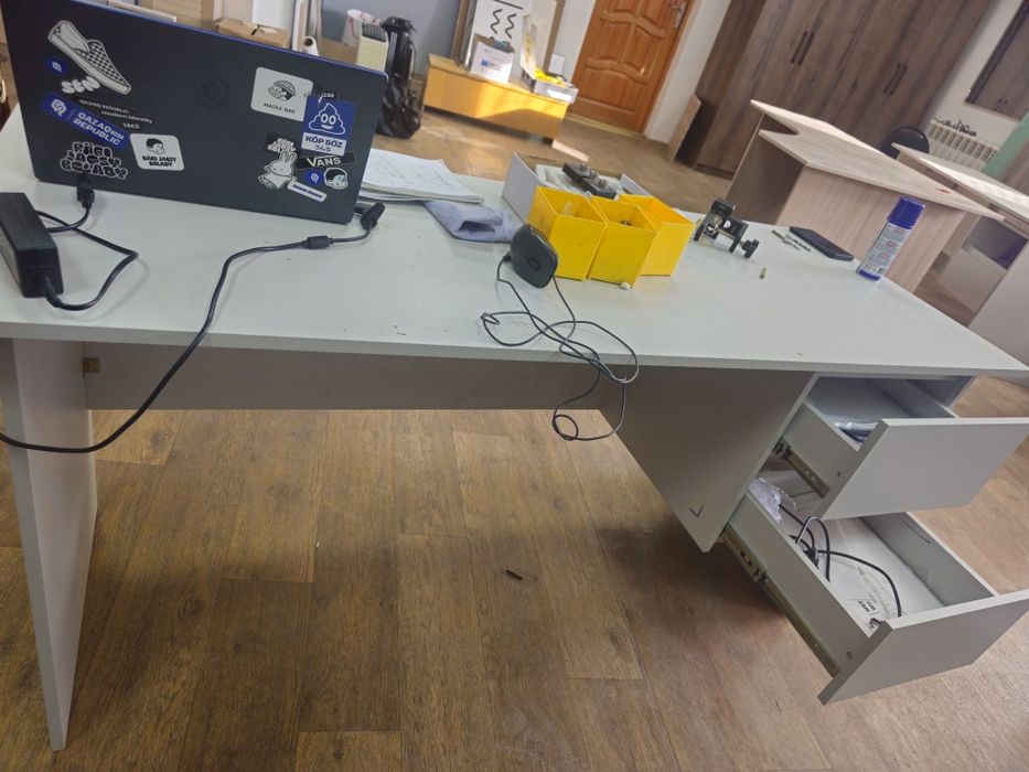 Продам офисный стол