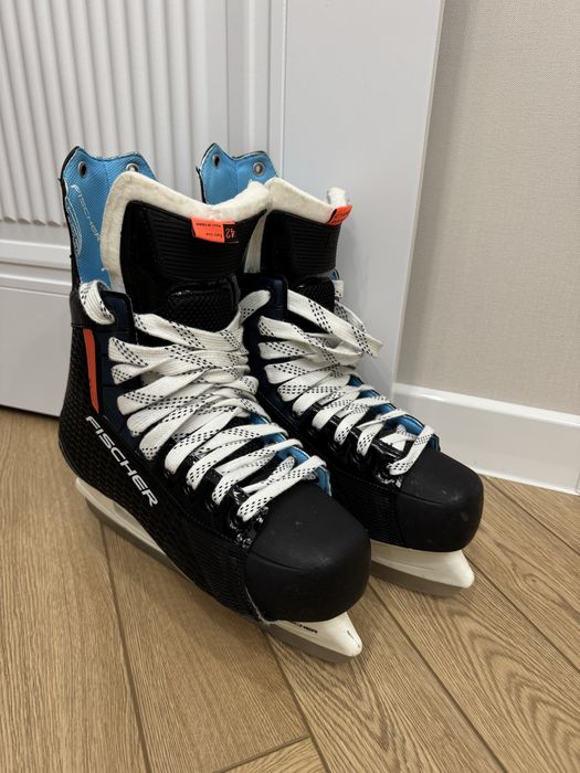 Продам коньки Fischer