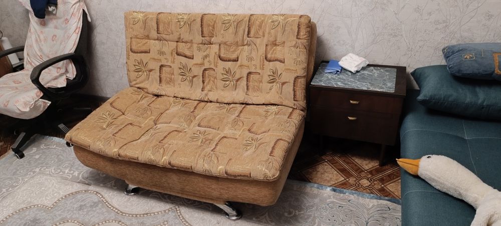 Диван маленький да удаленький