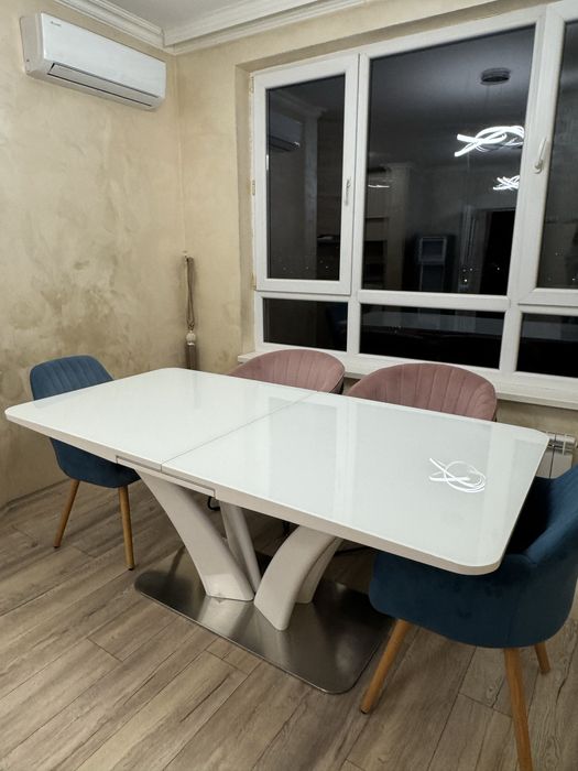 Бяла разтегателна маса