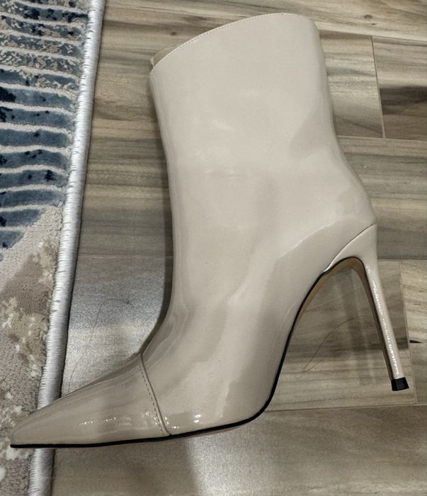 Женская обувь: туфли, сапоги