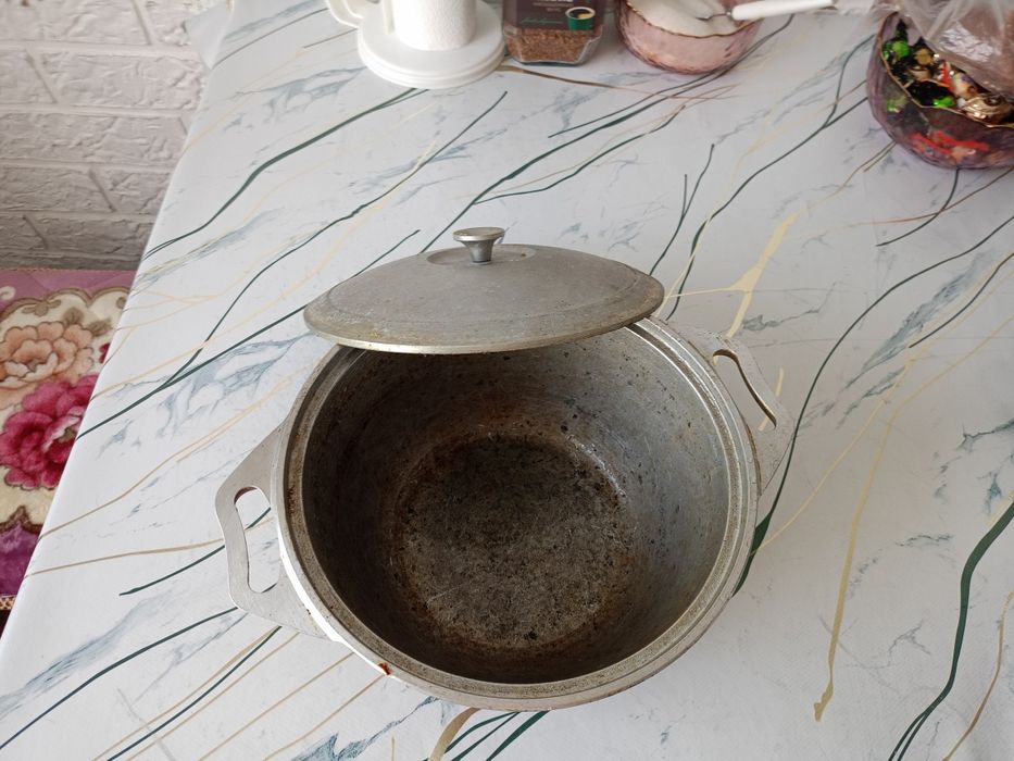 Казаны разные. Утятница