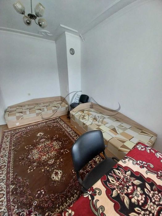 Дава се под наем Двустаен апартамент в Шумен, Център - 68 кв.м за 306 € - Снимка #1