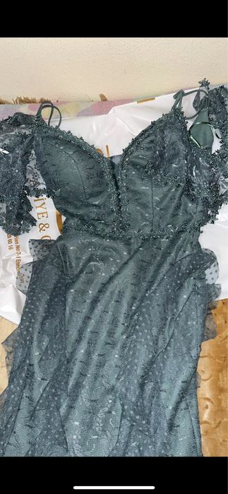 Дантелена официална рокля