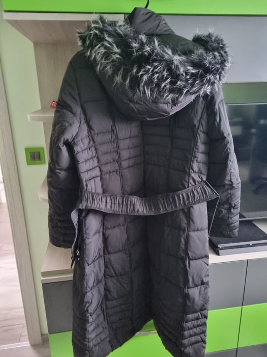Ново зимно яке с еко пух на качулката