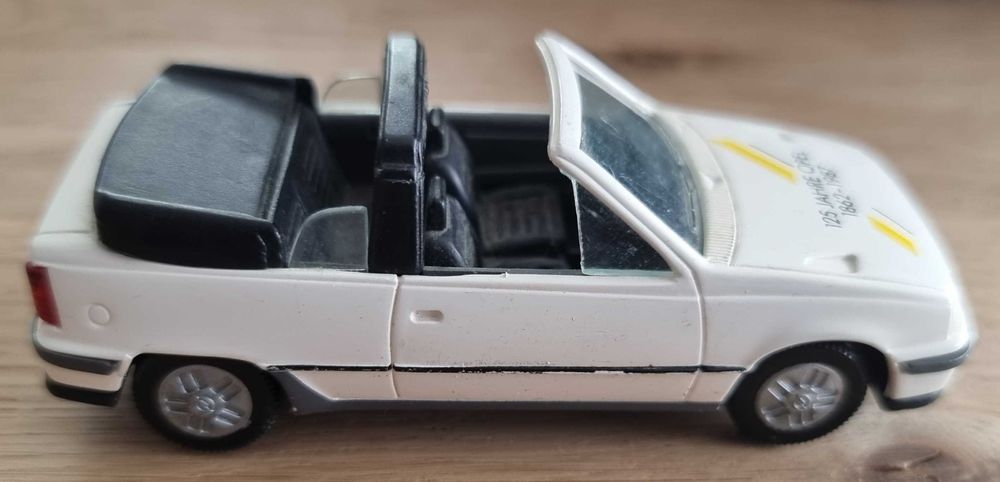 Se vinde machetă Opel kadett Gama model