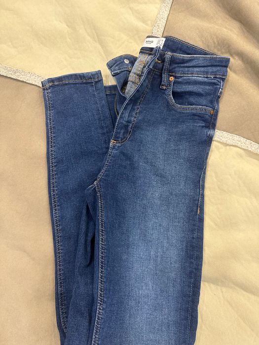 Джинсы женские Mango