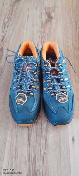 Продам спец обувь ботинки. кроссовки