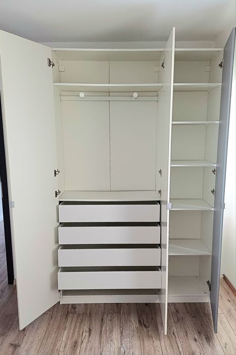 Dulap Ikea alb cu sertare si polite
