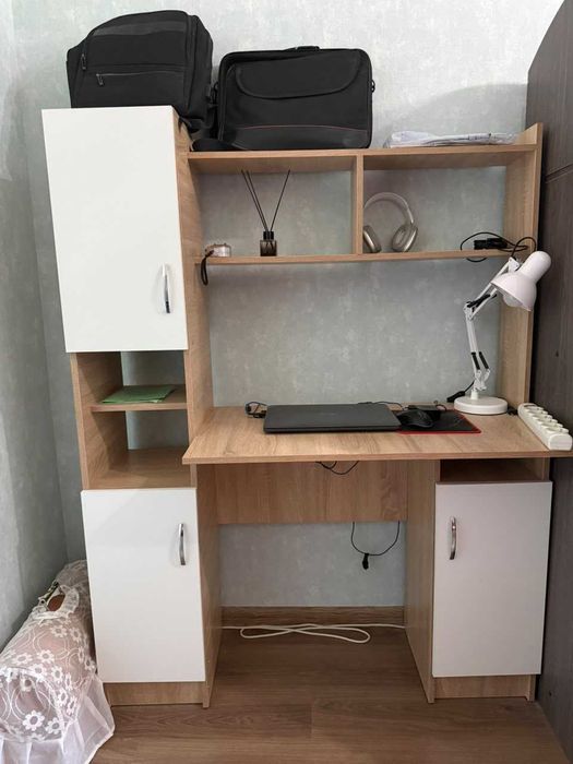 Компьютерный стол с креслом