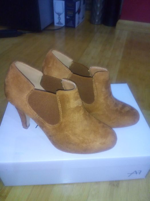 НОВИ Дамски боти "ANNA FIELD"