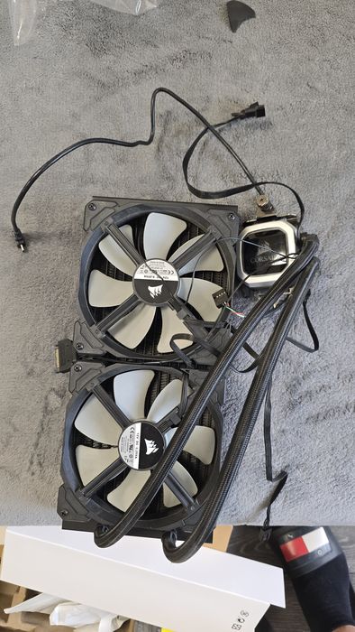 Корсеър водно охлаждане 240 мм