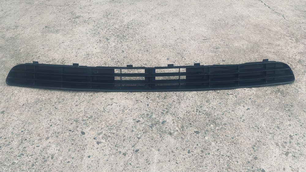 Решётка переднего бампера