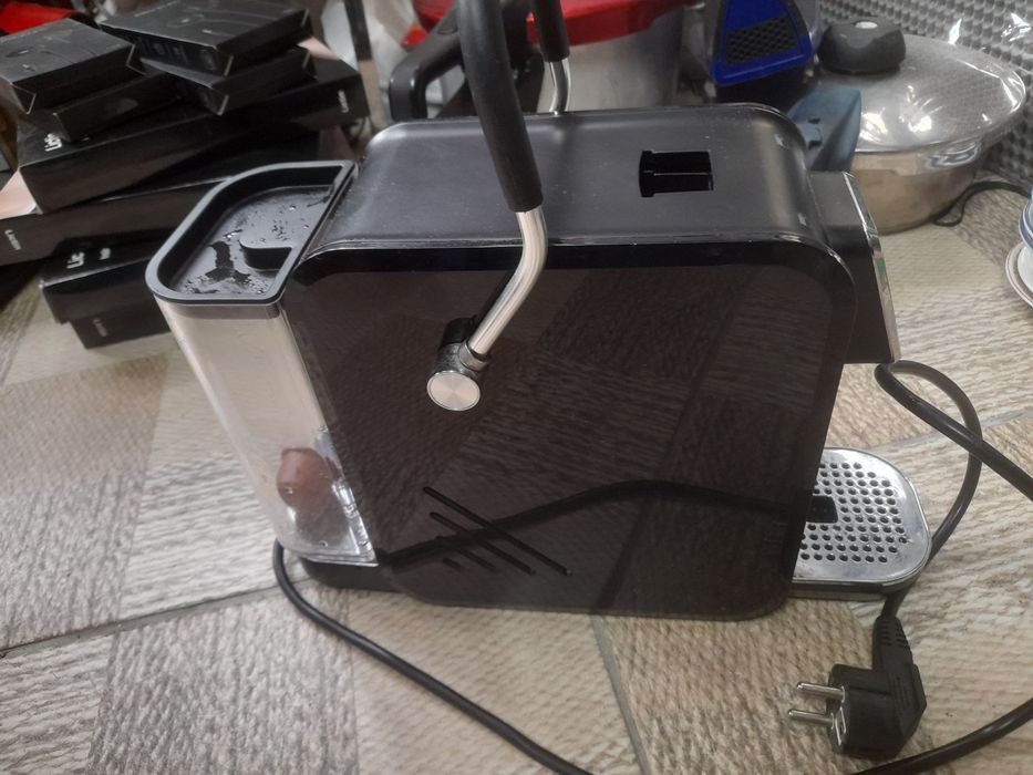 Aparat de cafea cu capsule
