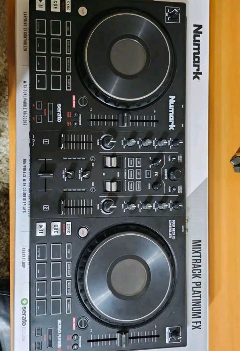 DJ пульт Numark  Mixtrack