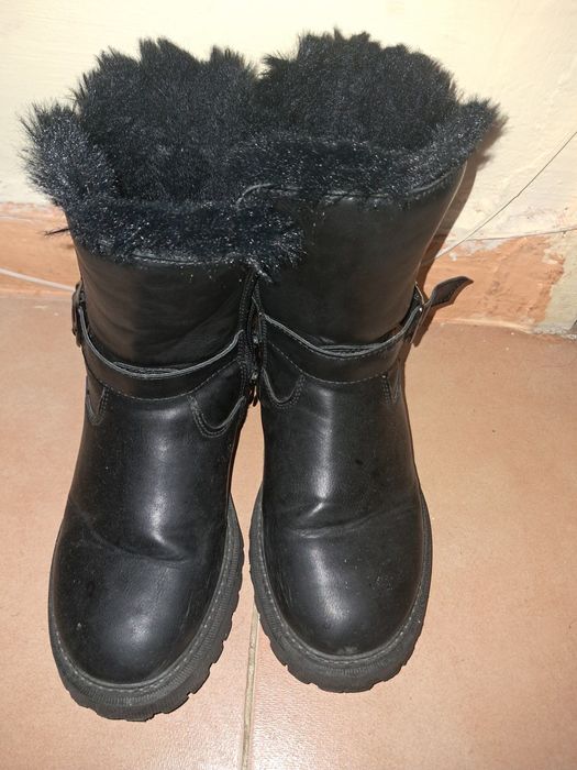 Топли боти за детско краче