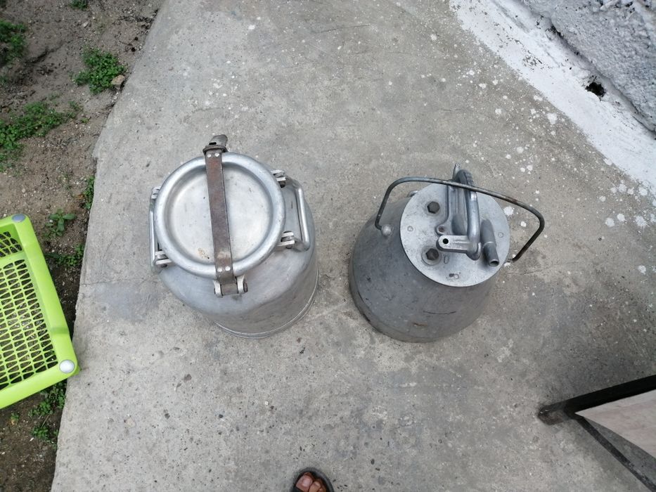 Продам фляги для дома, которая слева.