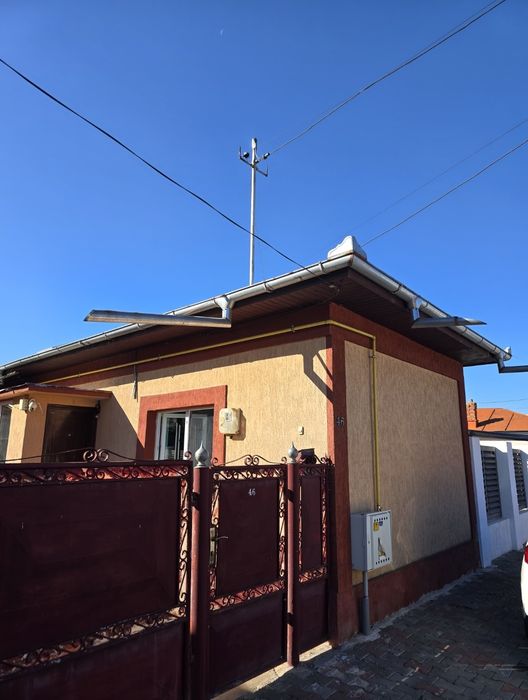 Casa cu garaj zona buna