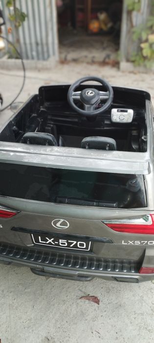 Продам детскую машину.